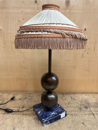 null Modernist lamp with two balls, the square base in lapis-lazulis.
Height: 51...