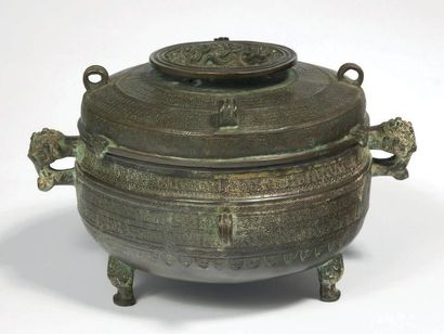 CHINE ROYAUMES COMBATTANTS (480 -221 AV. JC.) Vasque tripode couverte du type «dou»...