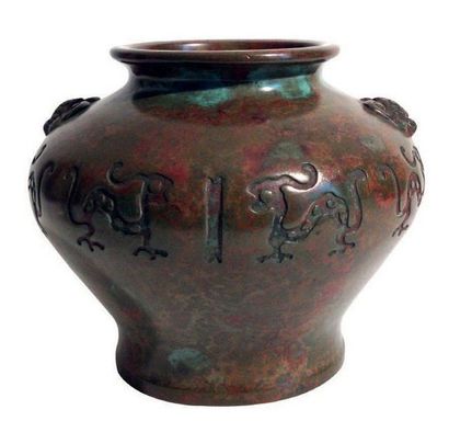 CHINE - XVIIIE SIÈCLE - DYNASTIE MING Brûle-parfum archaïsant en bronze dans le style...