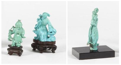 CHINE - XXe siècle Trois petites statuettes en turquoise, enfant debout, jeune femme...