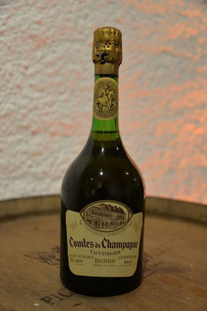 null 1 Bouteille Taittinger Comtes de Champagne 1973. Niveau bas goulot.