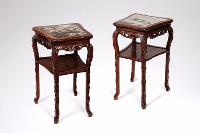CHINE vers 1900 CHINE VERS 1900

Paire de tables d'appoint, en bois exotique mouluré...