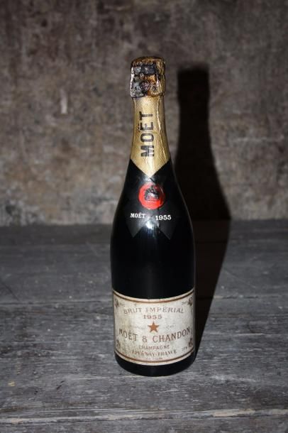 null 1 bouteille

Champagne Moët & Chandon Brut Impérial 1955, niveau : 4 cm sous...