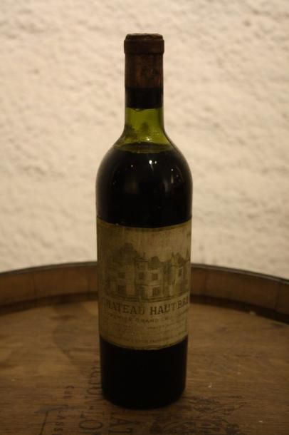 null 1 bouteille

Château Haut Brion 1951, niveau : haute épaule, étiquette tachée,...