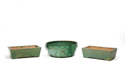 CHINE - Epoque MING (1368 - 1644) CHINE - Epoque MING (1368 - 1644)

Trois cache-pots...