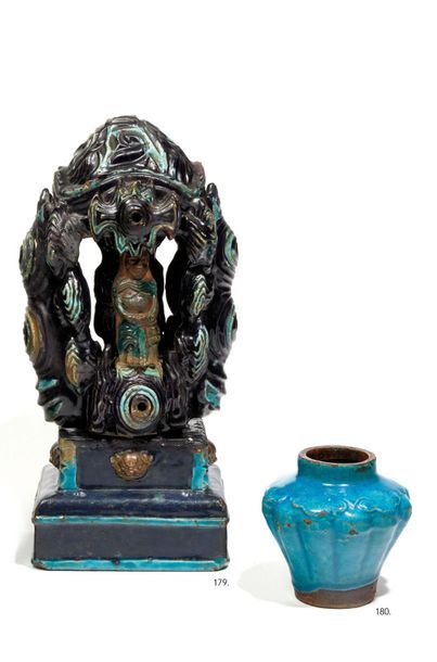 CHINE - Epoque MING (1368 - 1644) CHINE - Epoque MING (1368 - 1644)

Petit vase balustre...