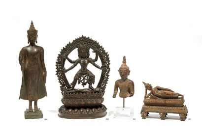THAILANDE, Ayutthaya - XVIIe siècle THAILANDE, Ayutthaya - XVIIe siècle

Statuette...