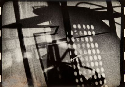 Laszlo Moholy-Nagy Laszlo Moholy-Nagy

1895-1946



Aus dem lichtspeilfilm - schwartz...