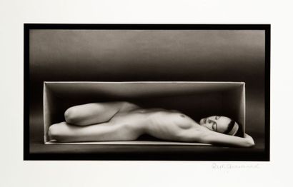 Ruth Bernhard Ruth Bernhard

1905-2006



In the box - horizontal, 1962

Tirage argentique,...