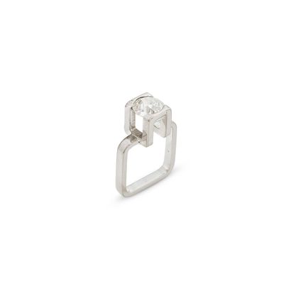 JEAN VENDOME 2.01 CARAT DIAMOND RING

Round old-cut diamond of 2.01 carats, 18K white... Gazette Drouot