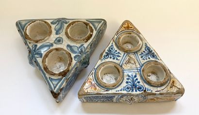 null ESPAGNE

Deux salières triangulaires, l'une à décor polychrome de réserve et...