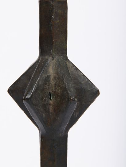  Alberto GIACOMETTI (1901-1966) 
LAMPE A POSER, modèle "Etoile" 
Bronze patiné 
Vers...