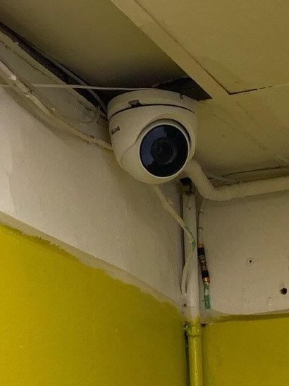 null 1 système de vidéo surveillance comprenant : 

3 caméras NASHE 

1 enregistreur...