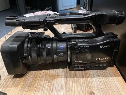 null 1 caméra SONY HDV 3CMOS et ses 4 batteries