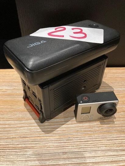 null 1 retour caméra TAS CAM

1 batterie externe JIGA 5 ports USB

1 caméra GO PRO...
