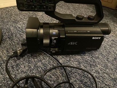 null 1 caméra 4K SONY modèle MXCAM avec emplacement prise de son et son chargeur...