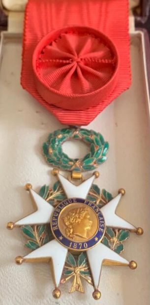 null FRANCE

Légion d'honneur étoile d'officier

Epoque IIIe République, en or et...