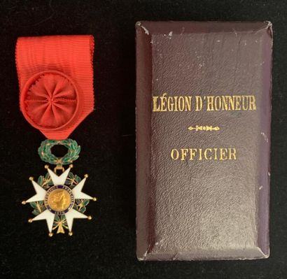 null FRANCE

Légion d'honneur étoile d'officier

Epoque IIIe République, en or et...