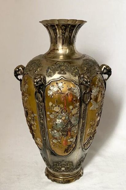 VASE BALUSTE MEIJI JAPON - Epoque MEIJI (1868 - 1912)

Vase balustre à col ouvert...
