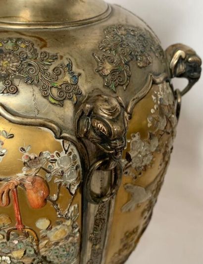 VASE BALUSTE MEIJI JAPON - Epoque MEIJI (1868 - 1912) 
Vase balustre à col ouvert...