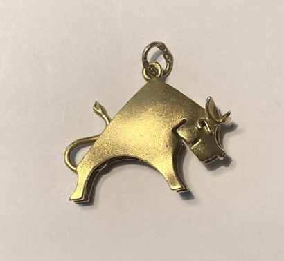 null ENSEMBLE DE TROIS PENDENTIFS DIVERS

En or jaune 18K (750 millièmes), comprenant...