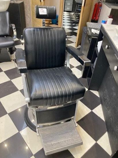 1 fauteuil de barbier BELMONT en skaï noir...