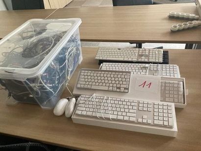 null 4 claviers MAC (dont 1 hors service) 

1 clavier MAC Bluetooth 

2 claviers...
