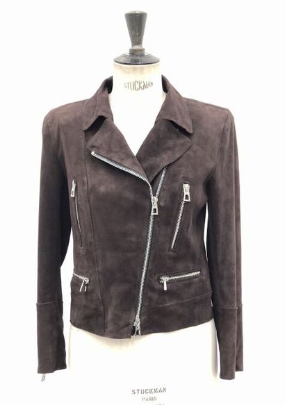 null Veste marron en cuir de chèvre, de la marque SCHIMMEL

Taille 36

100% cuir...