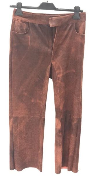 null 137. Pantalon marron en cuir d'agneau, de la marque SCHIMMEL

Taille 36

100%...