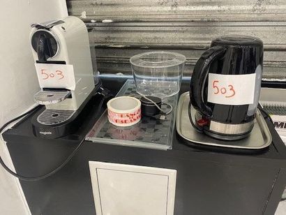 1 machine à café MAGIMIX 

1 bouilloire