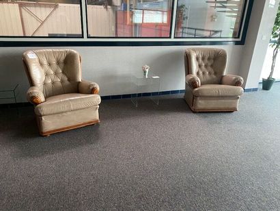 null 1 canapé 3 places en cuir beige 

2 fauteuils confort assortis 

2 fauteuils...