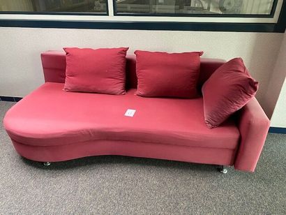 1 canapé d'angle tissu rouge 
4 fauteuils...