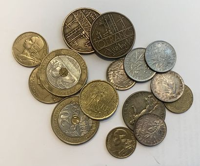 null FRANCE

Important lot de monnaies XIXème et XXème siècle, dont monnaies en argent



Provenance:...
