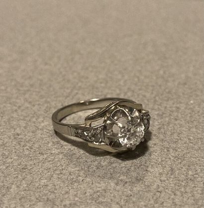 null BAGUE

En platine et or blanc 18K (750 millièmes), centrée d'un diamant pesant...