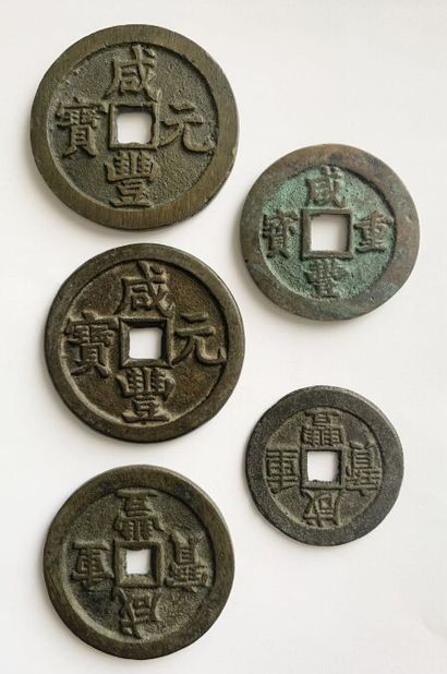 CHINE

5 monnaies de l'empereur Xian Feng,...