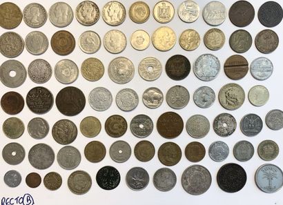 null MONDE

Lot de monnaies de voyage, essentiellement du XXème siècle (environ 214...