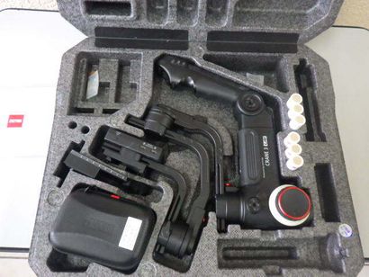 null Lot :
- 1 caméra DJI OSMO modèle FC350Z avec housse mais sans accu ni alimentation
-...