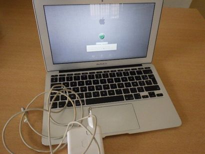 null 1 ordinateur portable APPLE MacBook A1465, clavier "azerty", sans chargeur,...