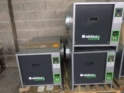 null Lot :
- 3 Caissons d'extraction VMC ALDES - EASYVEC C4 ULTRA MW+3000 
- 2 Caissons...