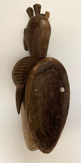 null GOURO - CÔTE D'IVOIRE (de type)
Masque en bois clair avec kaolin, nez anguleux...