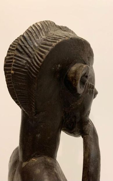 null BAOULÉ - CÔTE D'IVOIRE (de type)
Grande statue monobloc en bois à patine brune,...