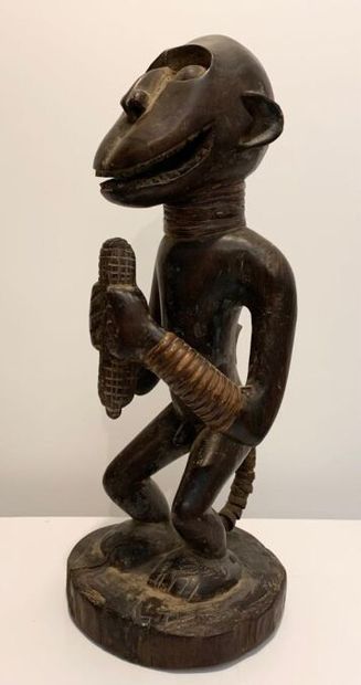 null BAOULÉ - CÔTE D'IVOIRE (de type)
Statuette zoomorphe en bois à patine brune...