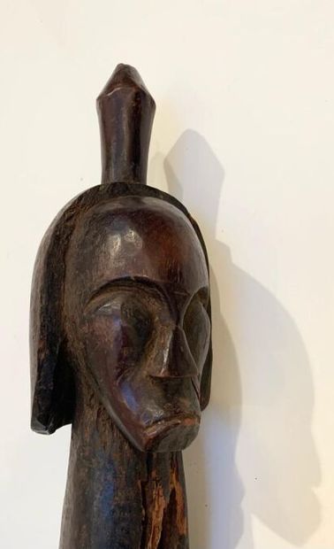 null FANG - AFRIQUE CENTRALE (de type)
Deux têtes féminines monobloc en bois lourd,...