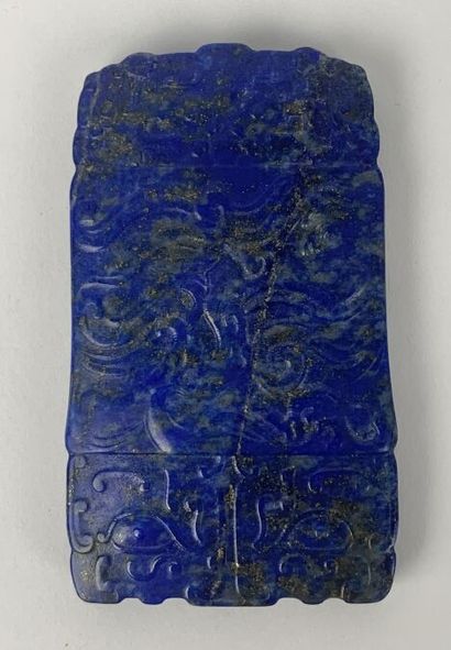 null PETITE PLAQUE BIFACE
En lapis-lazuli à décor archaïsant
Chine. Avec boîte
7,5...