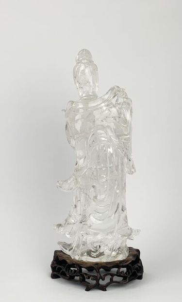 null CHINE - XXe siècle
Grande statuette de Guanyin debout en cristal de roche tenant...