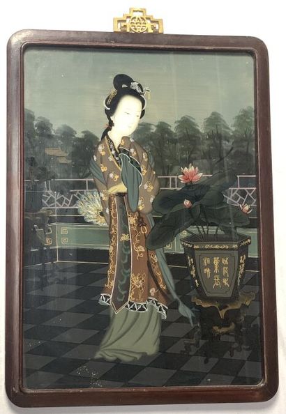 CHINE - Vers 1900
Peinture fixée sous verre,...