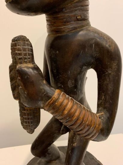 null BAOULÉ - CÔTE D'IVOIRE (de type)
Statuette zoomorphe en bois à patine brune...