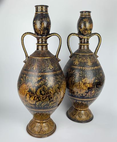 null ASIE DU SUD EST (probablement BIRMANIE)
Importante paire de vases à anses et...