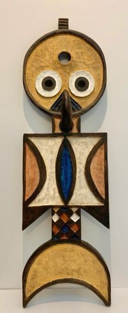 null AFRIQUE NOIRE 
Grand bouclier décoratif en bois polychromé figurant un oiseau...