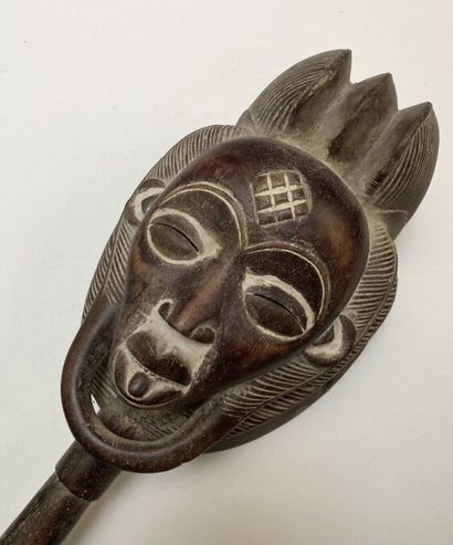 null PUNU - GABON (de type)
Masque à main en bois naturel avec traces de kaolin,...